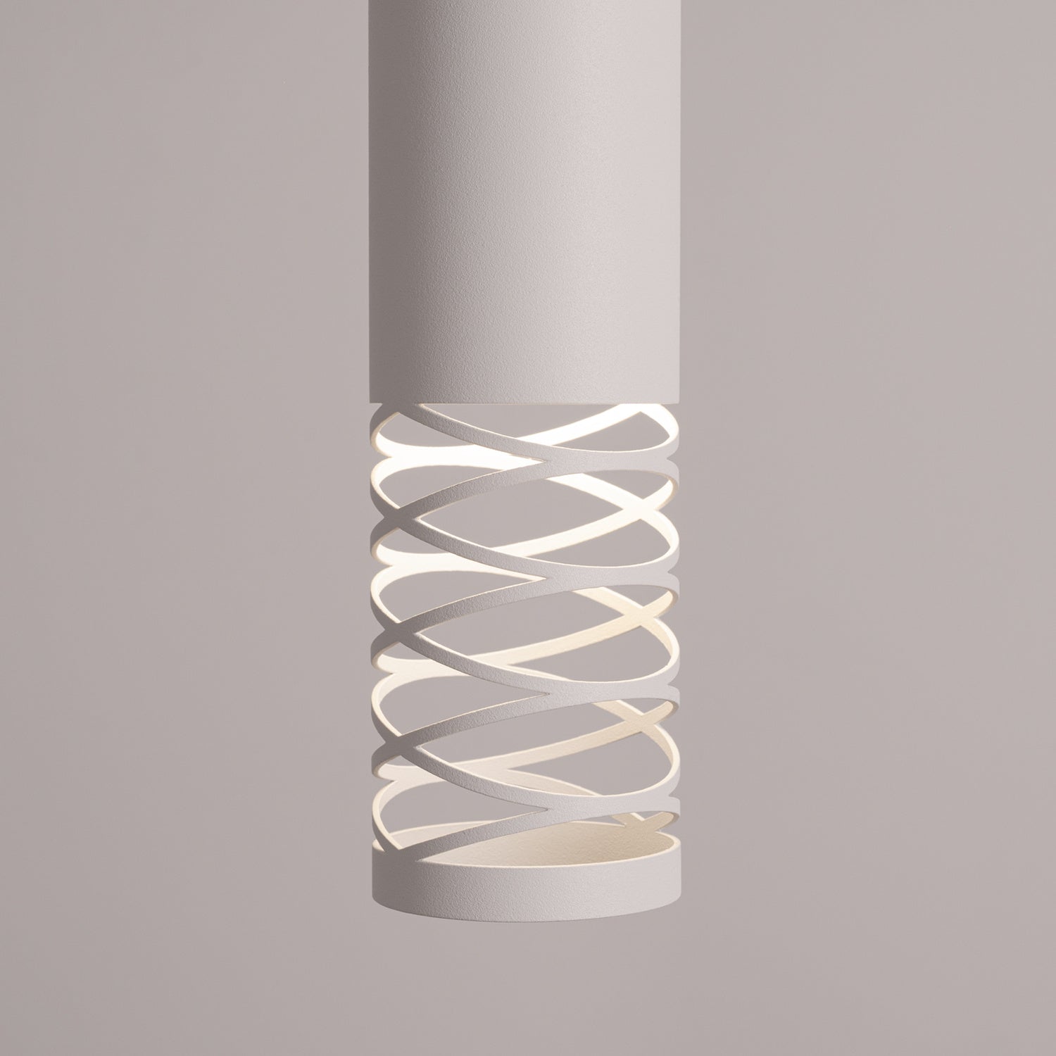 Suspension Lami tube ajouré acier blanc GU10, détail de la bande ajourée