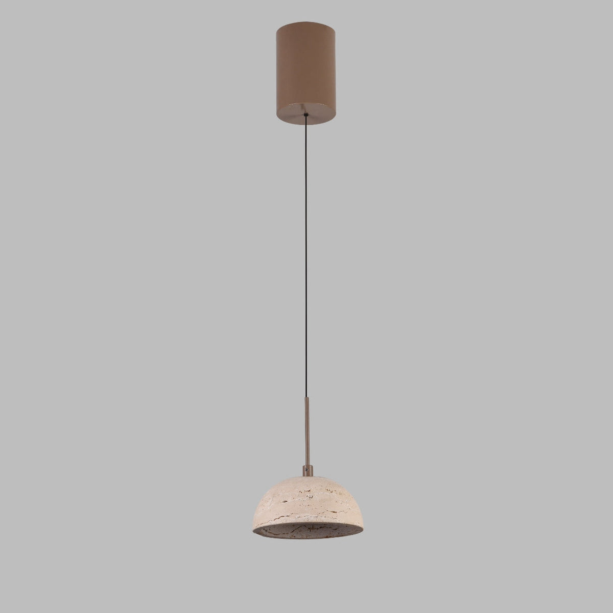 Suspension Cuccina en travertin beige éteinte avec sa rosace cylindrique
