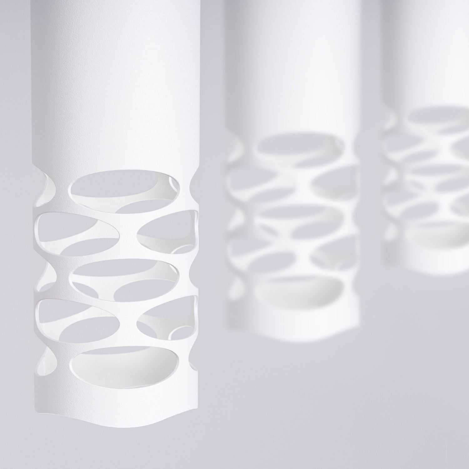 Suspension Liro 3 tubes ajourés en ligne acier blanc GU10, faisceau vers le bas