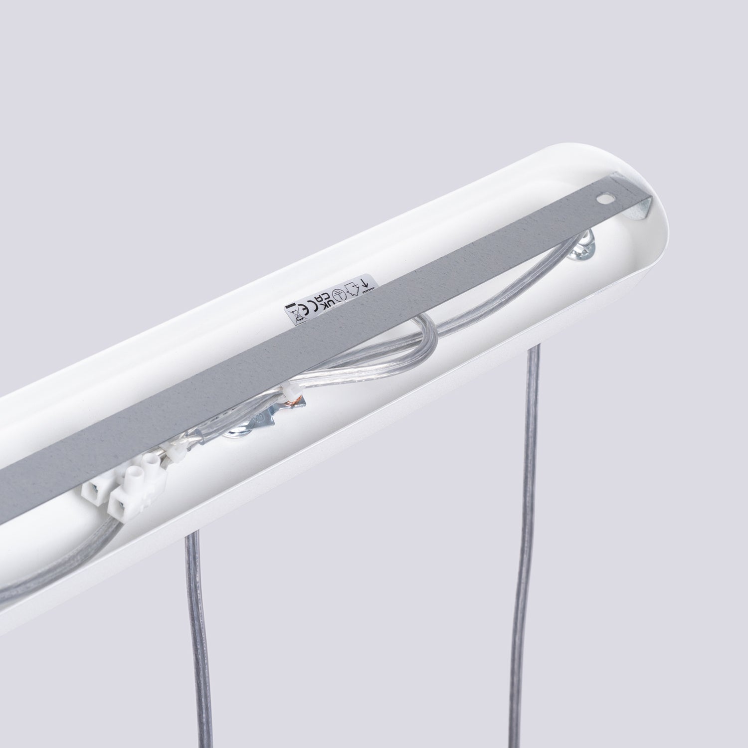 Suspension Liro 3 tubes ajourés en ligne acier blanc GU10, détail du tube