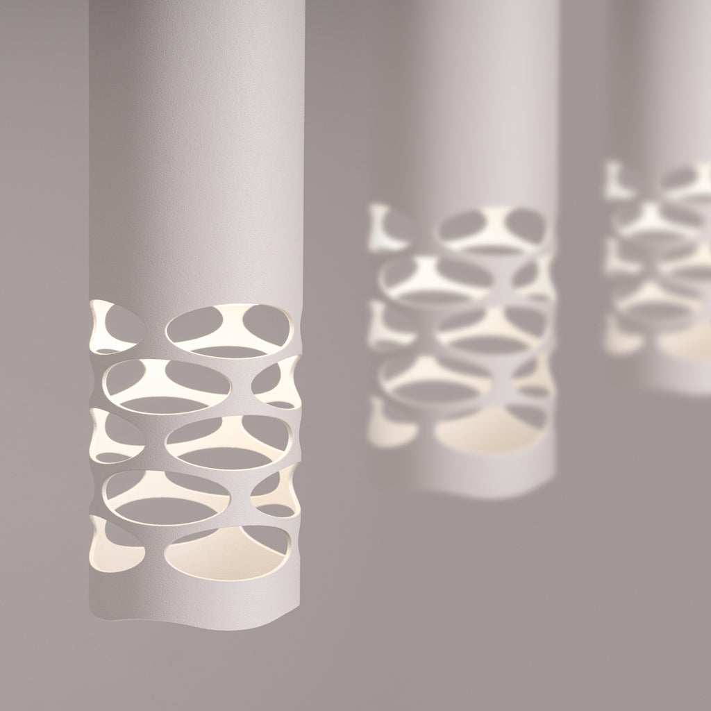Suspension Liro 3 tubes ajourés en ligne acier blanc GU10, détail de la bande ajourée