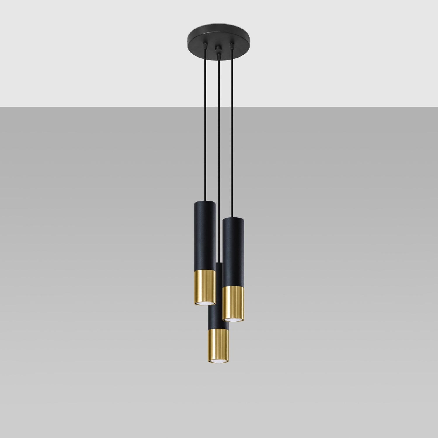 Suspension Loopez 3 en grappe acier noir et doré, détail de l'embout doré brillant
