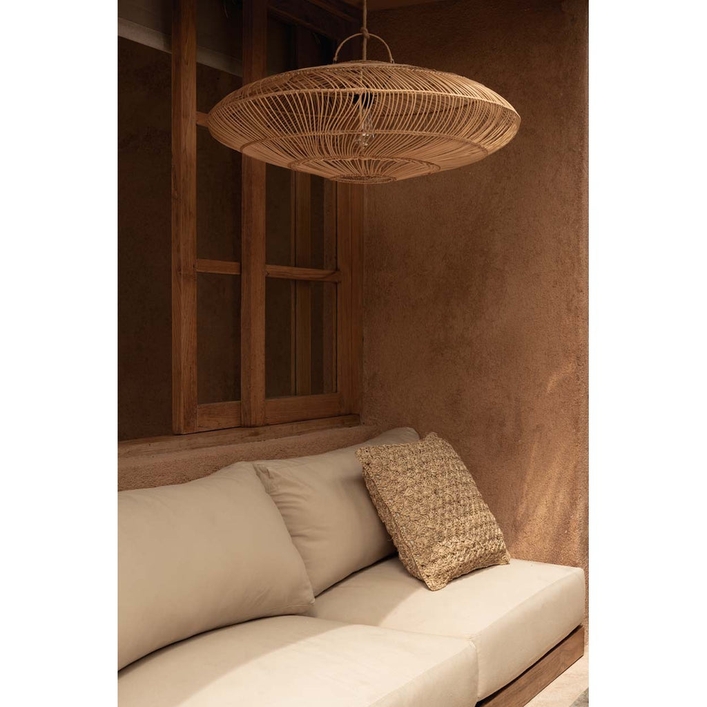 Abat-jour de suspension Macaron en rotin naturel 75 cm en situation
