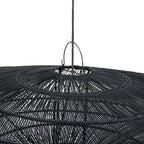 Abat-jour de suspension Macaron en rotin noir 150 cm en situation