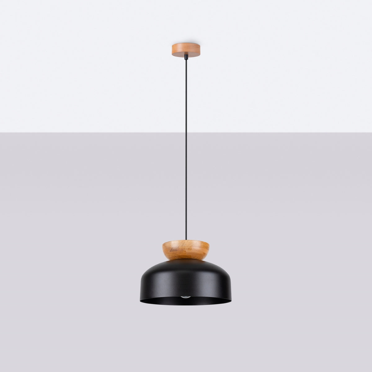 Suspension Marion Métal noir sur fond gris clair