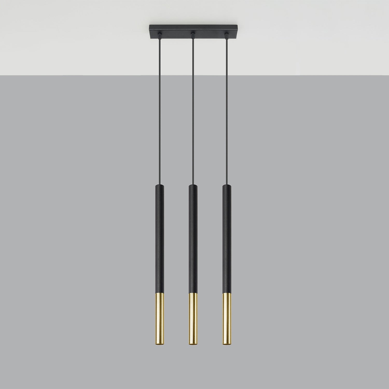 Suspension Mozaica 3 en ligne, détail de la pointe doré effilée