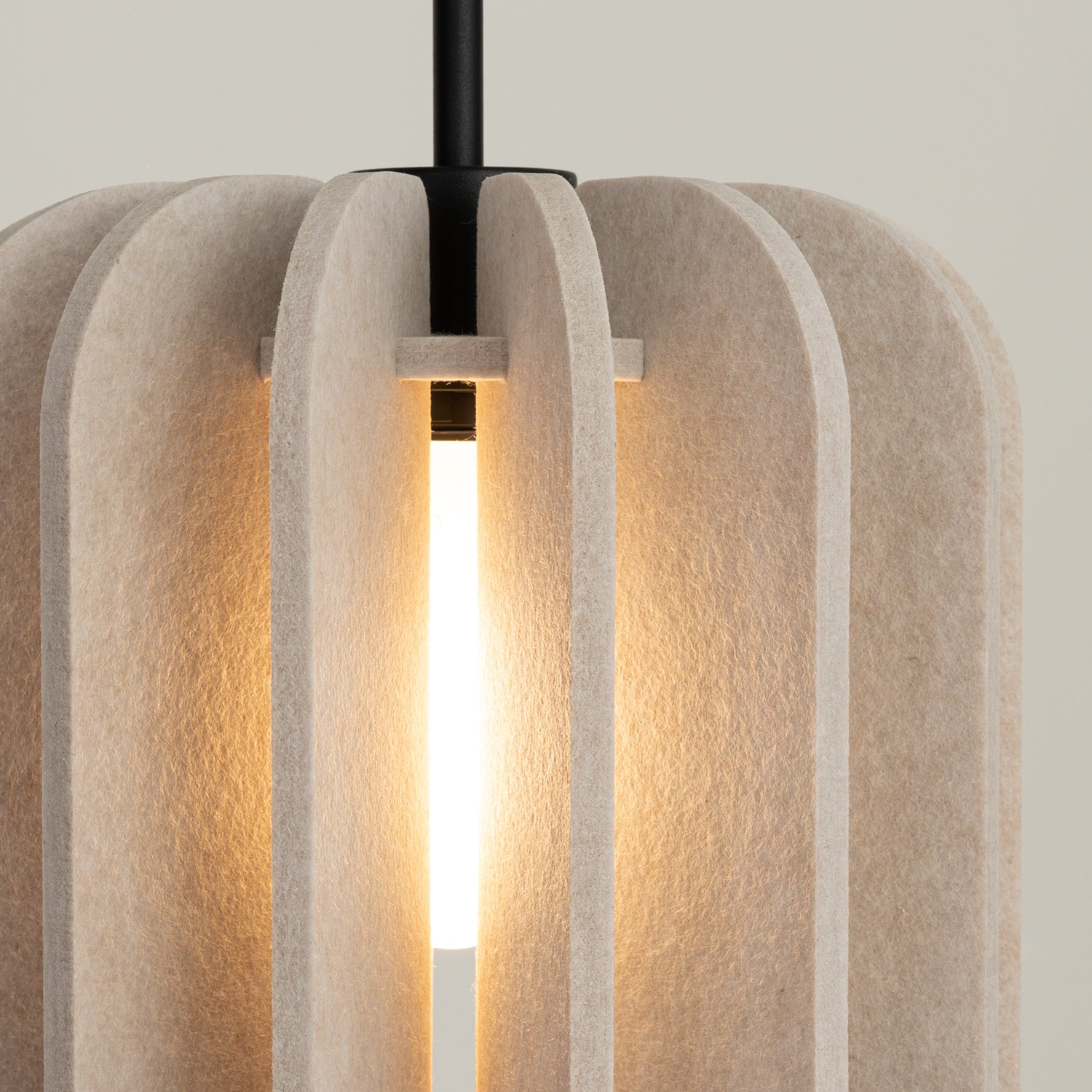 Suspension Mula 27 feutre beige E27, détail du feutre