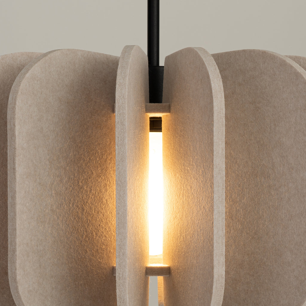 Suspension Mula 45 feutre beige E27, détail du feutre
