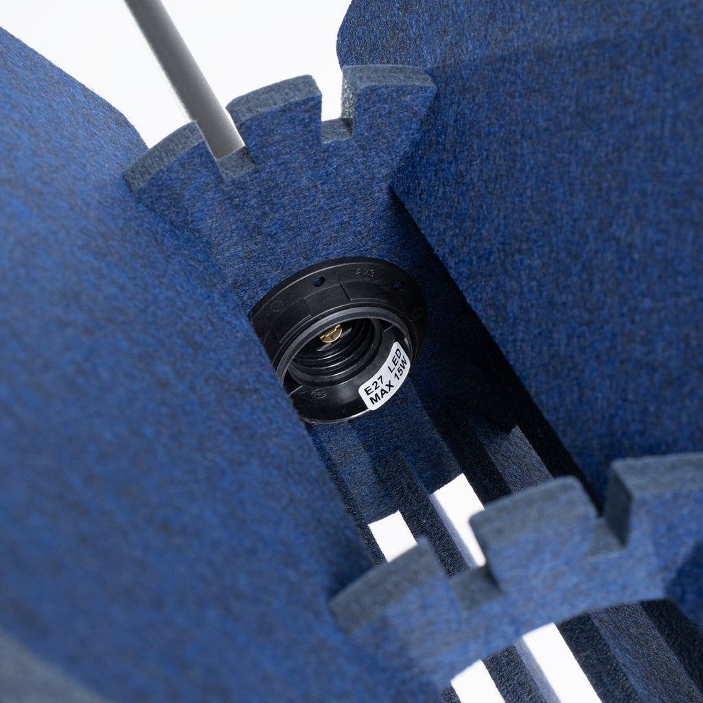 Suspension Mula 45 feutre bleu marine E27, détail