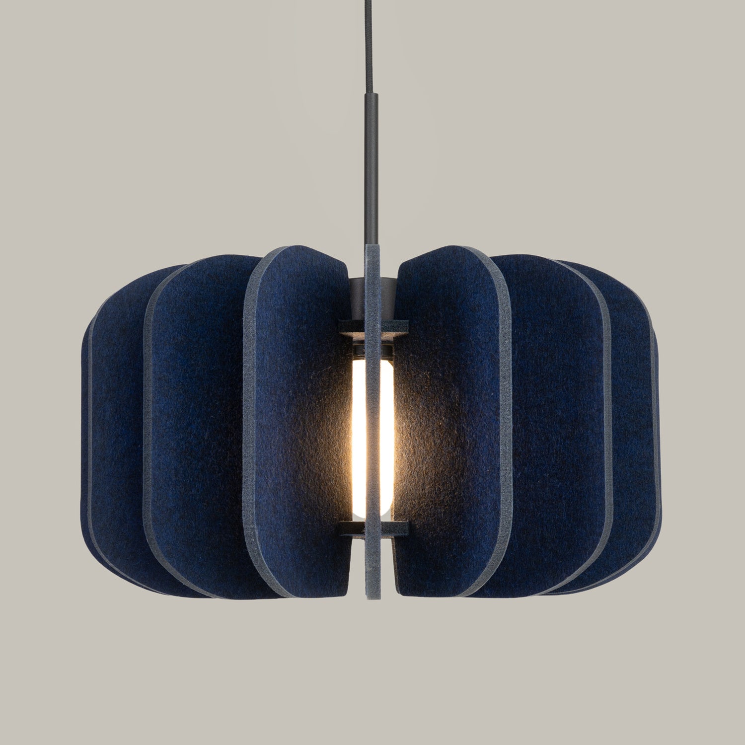 Suspension Mula 45 feutre bleu marine E27, autre vue