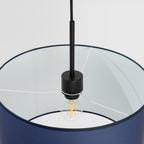 Suspension Nevia tambour bleu marine E27, gros plan
