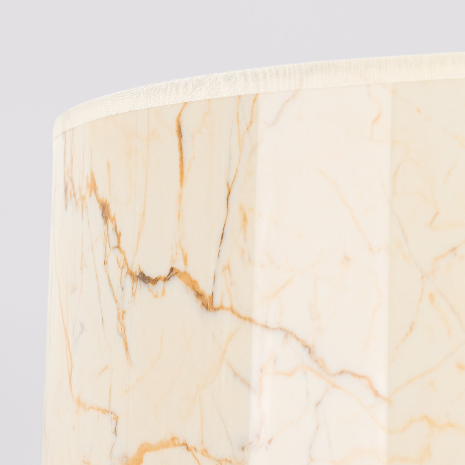 Suspension Nevia tambour effet marbre E27 en ambiance