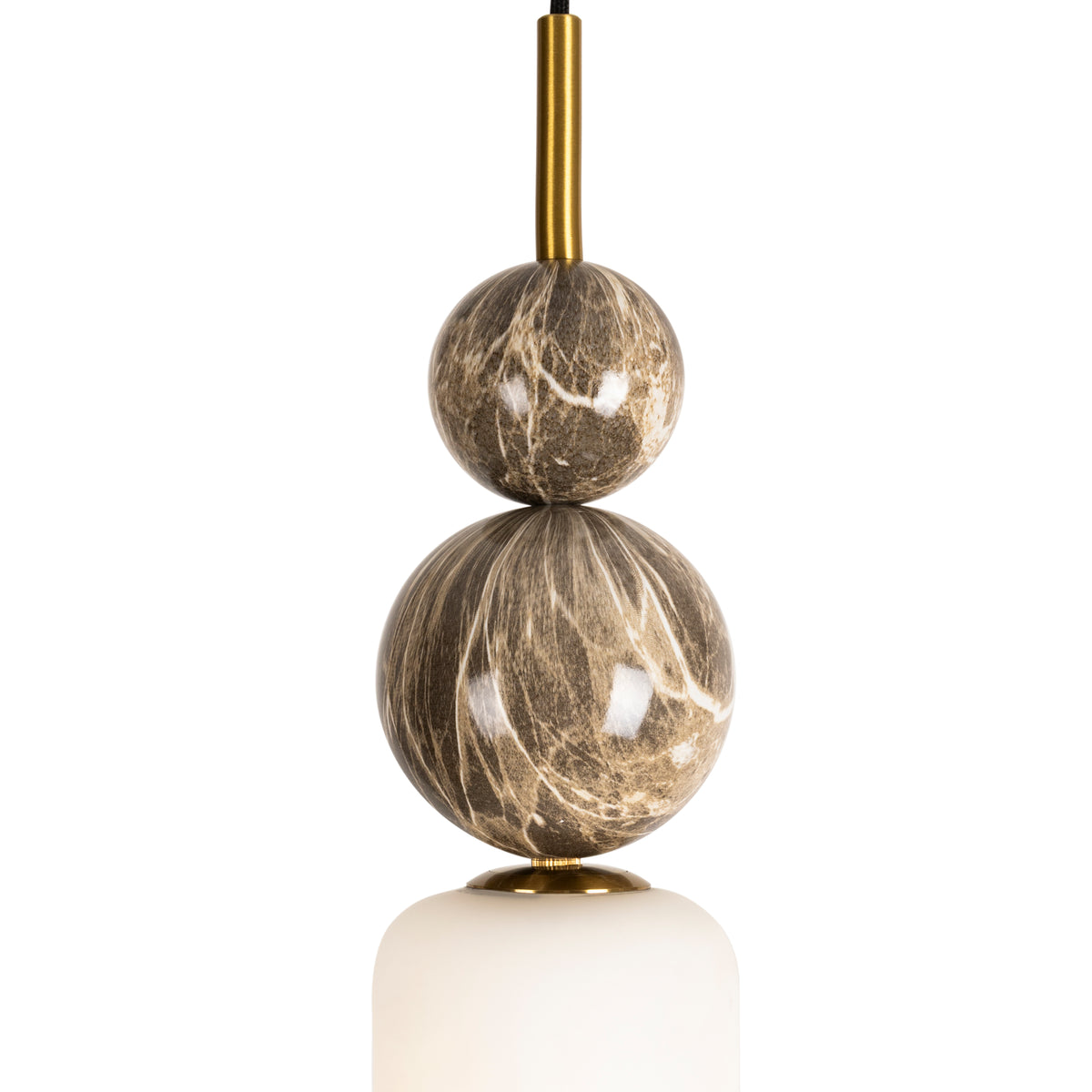 Sphères à motif marbré et tige dorée de la suspension Nova Métal doré en gros plan