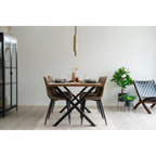 Suspension Paris laiton doré seule table à manger chaises taupe, salon lumineux contemporain