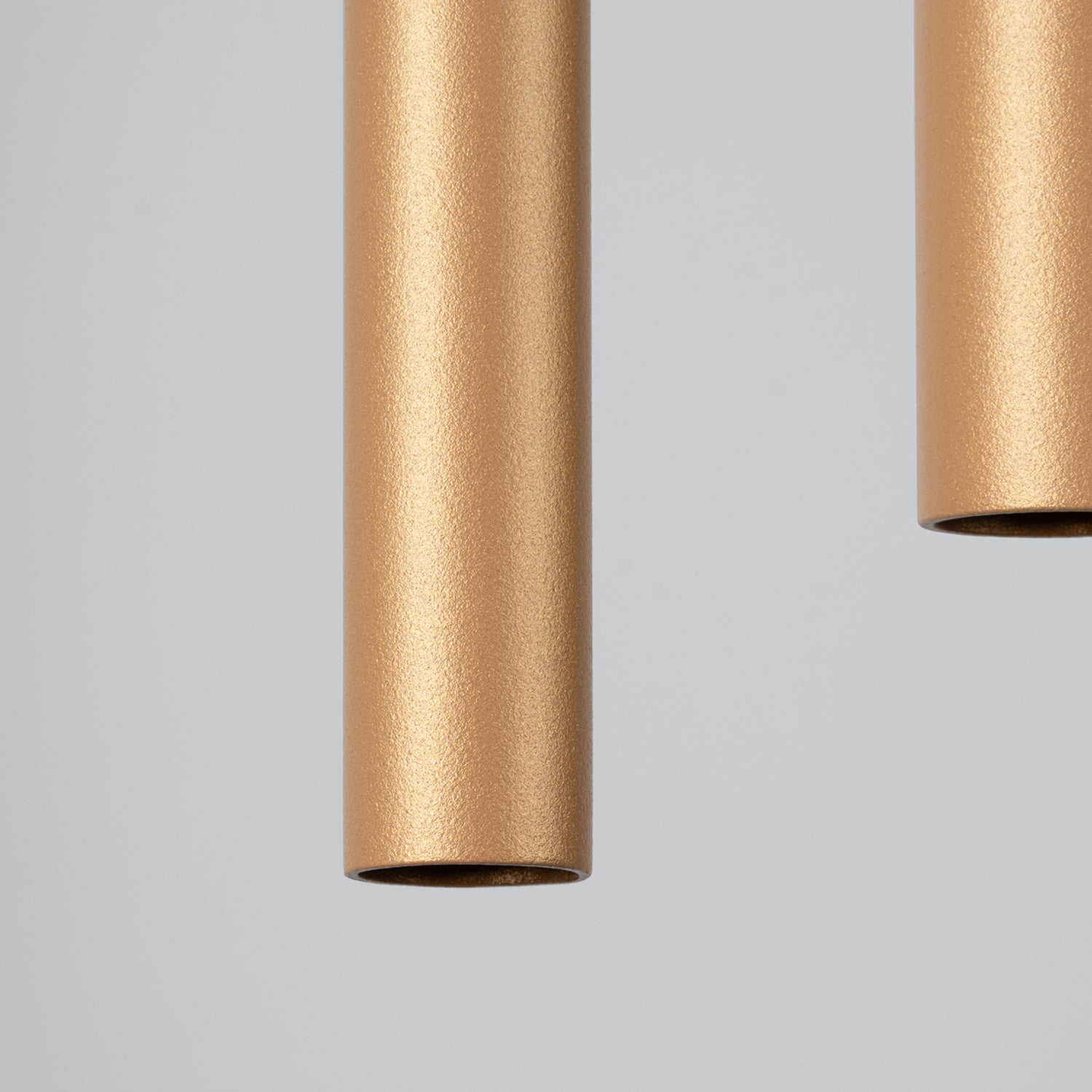 Suspension Pastelo 2 tubes fins doré G9, détail d'un tube fin