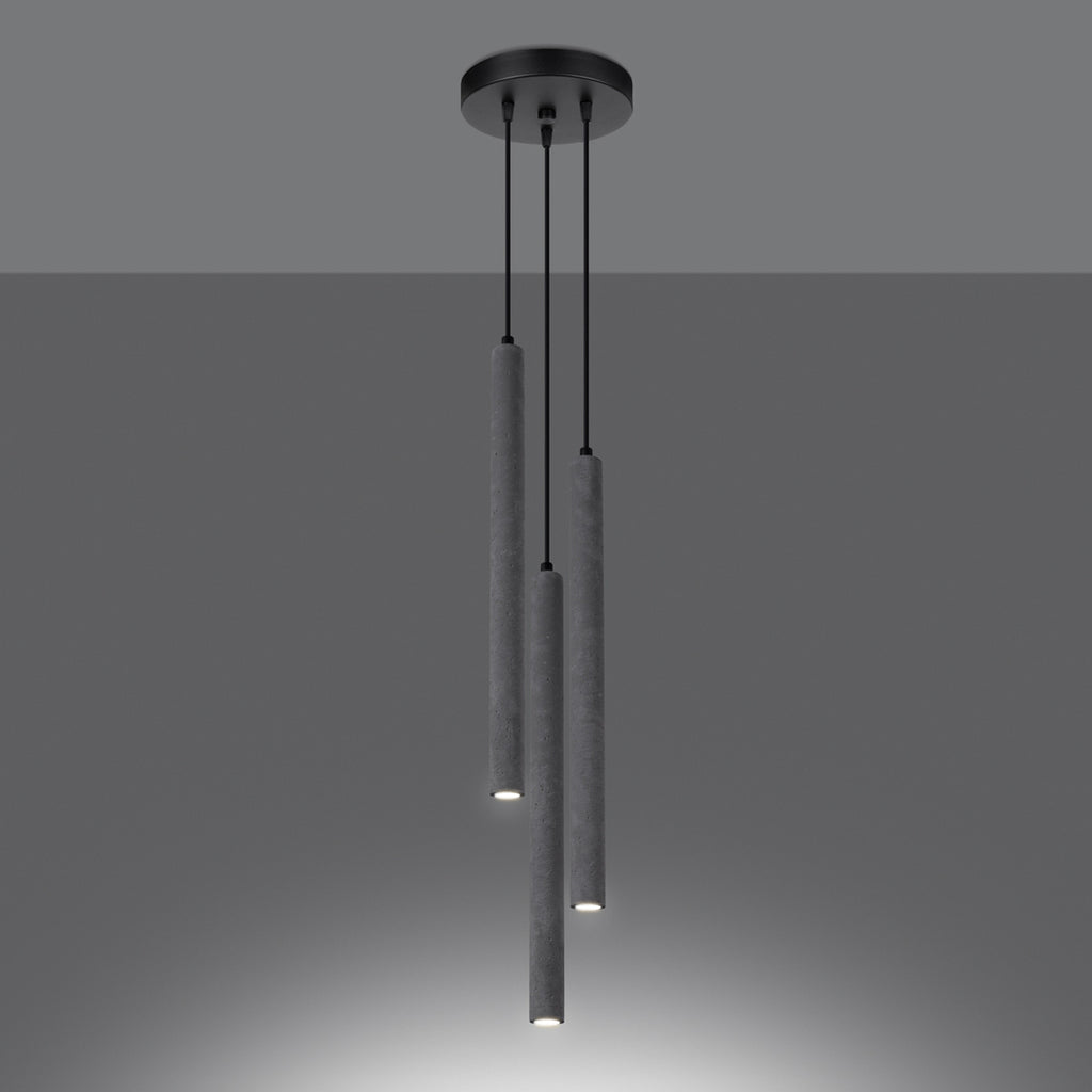 Suspension Pastelo 3 en grappe tubes fins béton gris G9 allumée, faisceau vers le bas