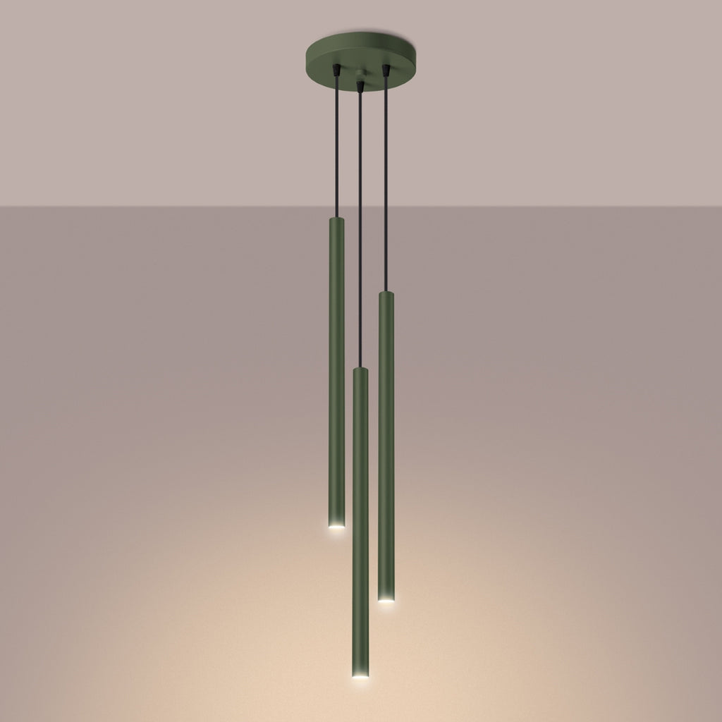 Suspension Pastelo 3 en grappe tubes fins vert olive G9 allumé