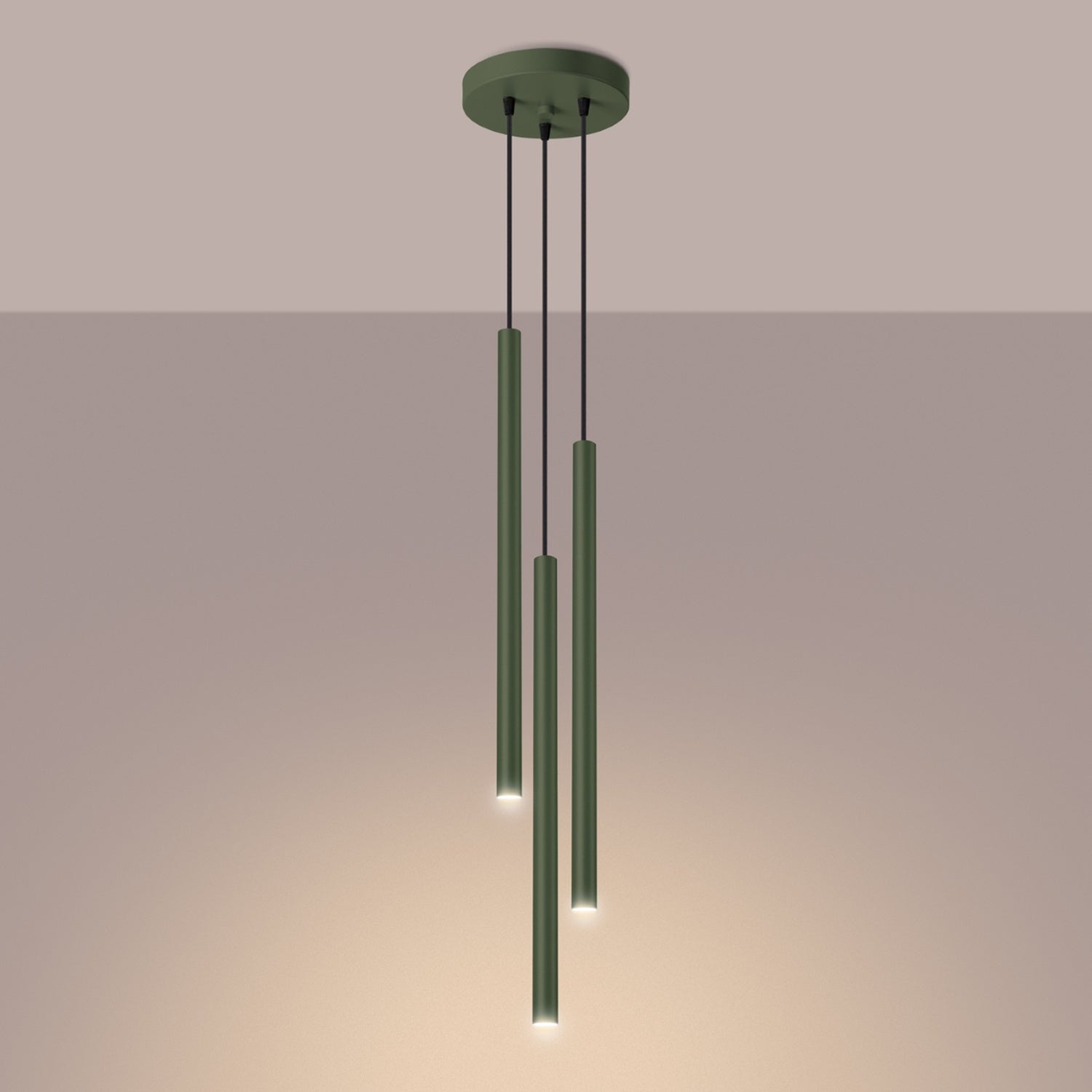 Suspension Pastelo 3 en grappe tubes fins vert olive G9 allumé