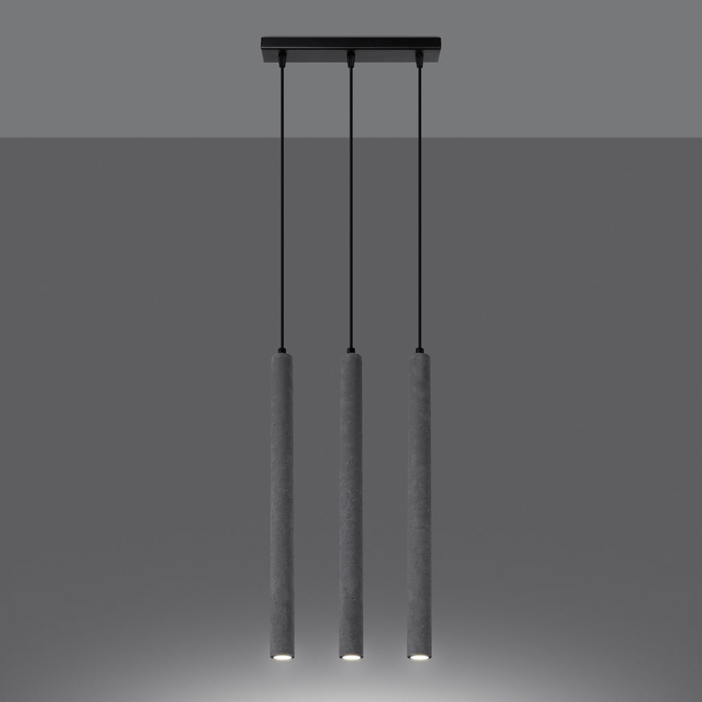 Suspension Pastelo 3 en ligne tubes fins béton gris G9 allumée, faisceau vers le bas