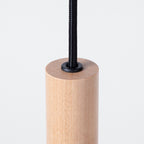 Suspension Pastelo 3 en ligne tubes fins bois G9, détail du tube de bois naturel