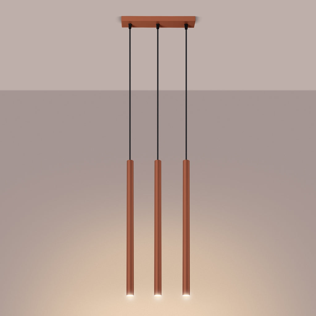 Suspension Pastelo 3 en ligne tubes fins rouge ocre G9 allumé