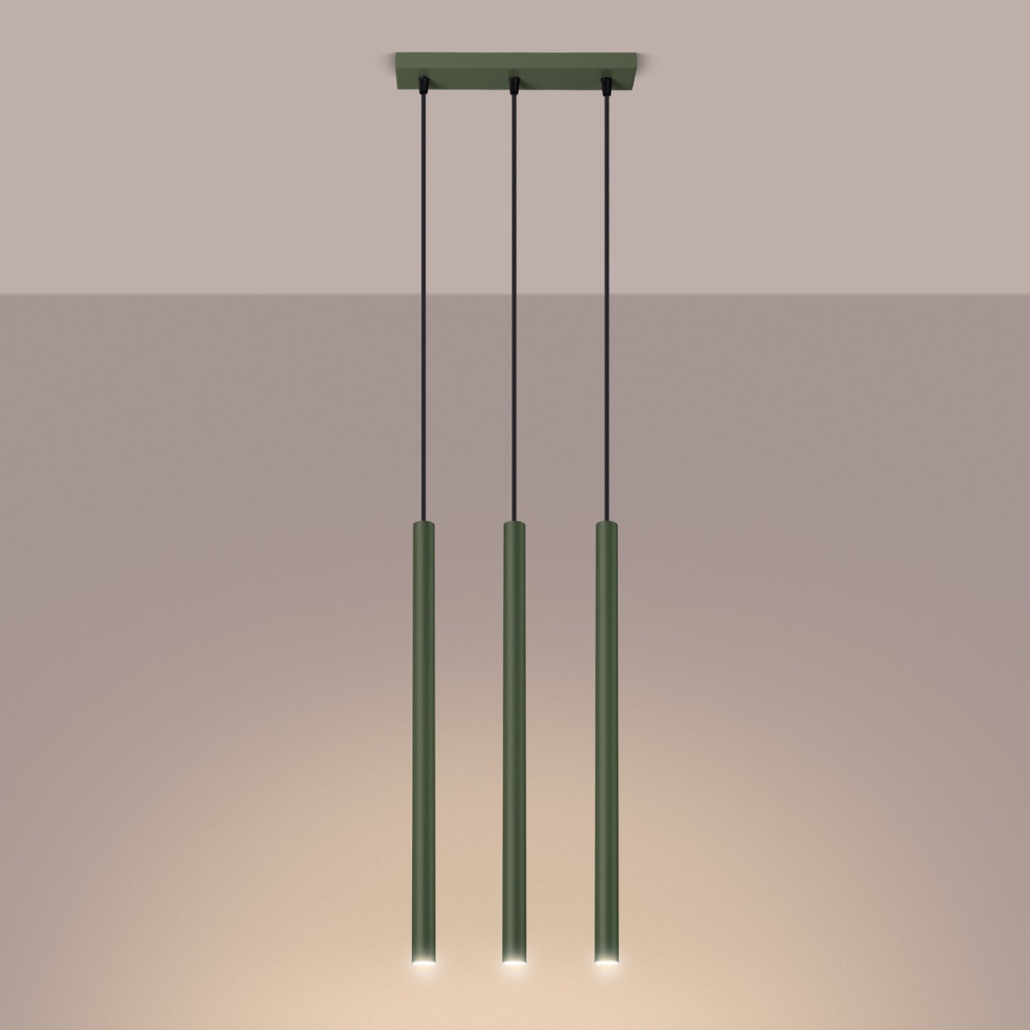 Suspension Pastelo 3 en ligne tubes fins vert olive G9 allumé