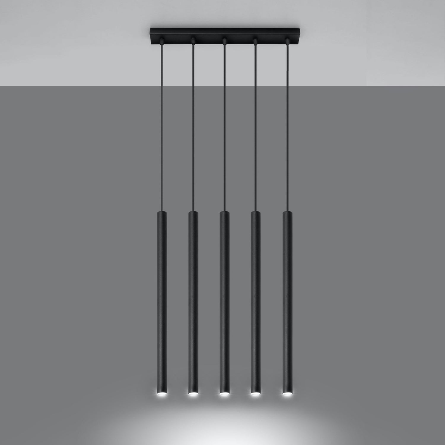 Suspension Pastelo 5 acier noir allumée, faisceaux dirigés vers le bas