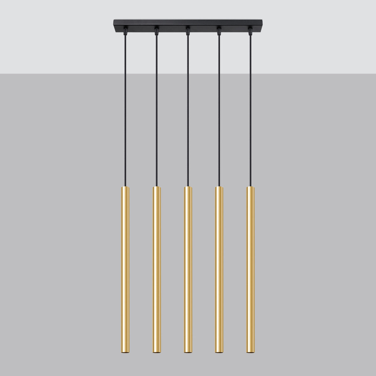 Suspension Pastelo Doré poli sur fond gris avec sa barre et ses câbles noirs