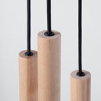 Suspension Pastelo 5 en grappe tubes fins bois G9, détail du tube de bois naturel