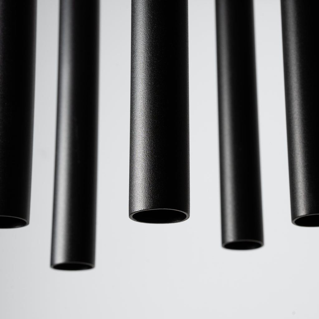 Suspension Pastelo 5 en grappe tubes fins noir G9, détail du tube fin