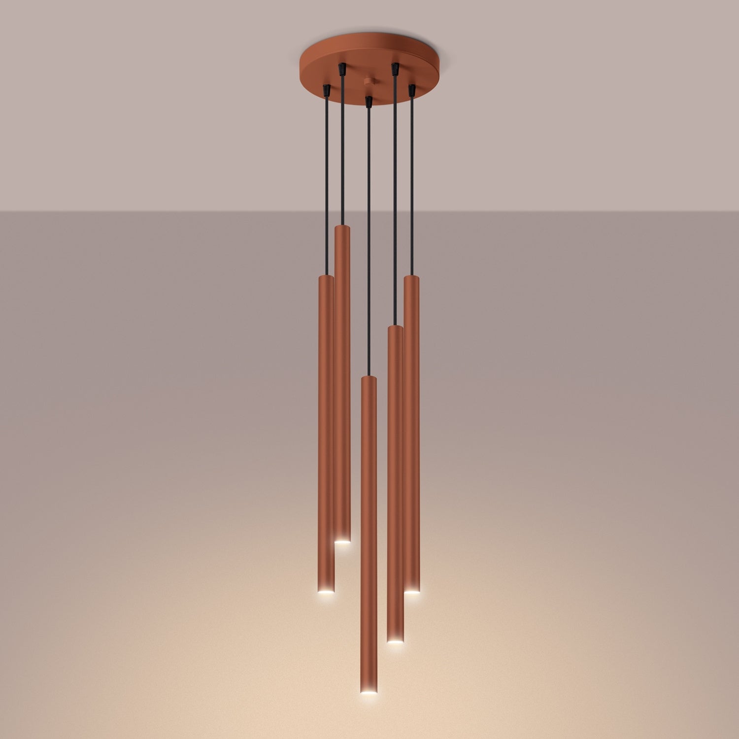 Suspension Pastelo 5 en grappe tubes fins rouge ocre G9 allumé