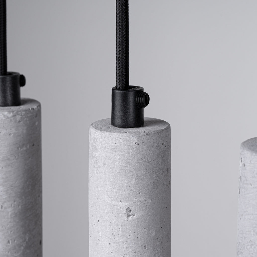 Suspension Pastelo 5 en ligne tubes fins béton gris G9, détail du béton gris brut