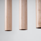 Suspension Pastelo 5 en ligne tubes fins bois G9, détail du tube de bois naturel