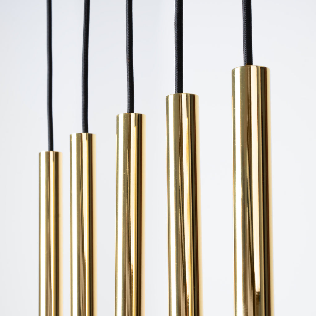 Suspension Pastelo 5 en ligne tubes fins doré poli G9, détail du tube fin
