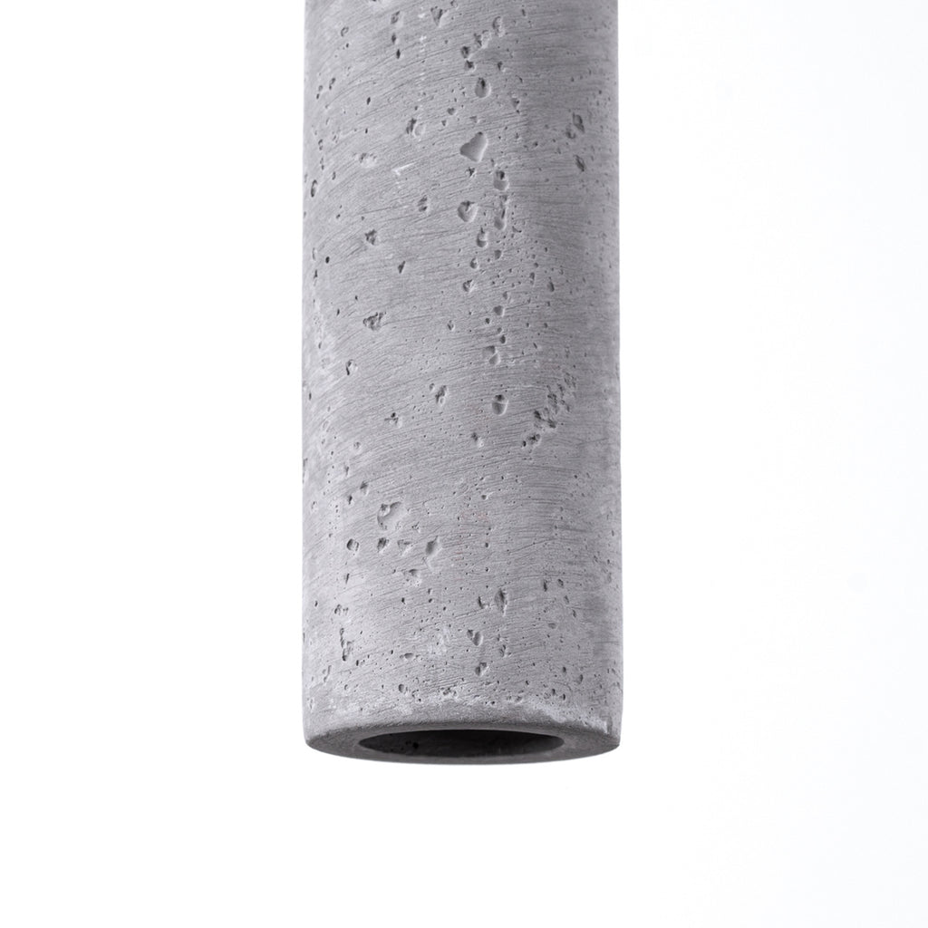 Suspension Pastelo tube fin béton gris G9, détail du béton gris brut