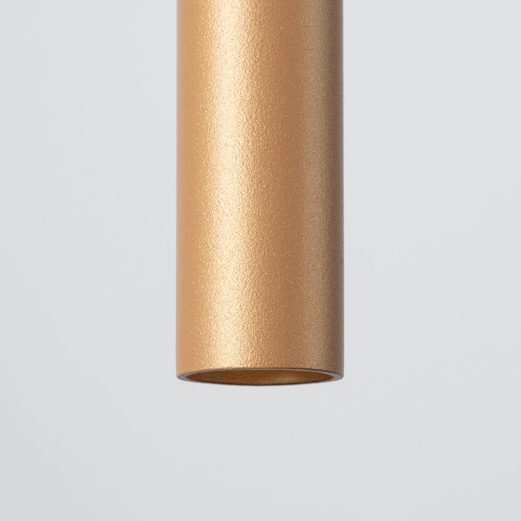 Suspension Pastelo tube fin doré G9, détail du tube fin