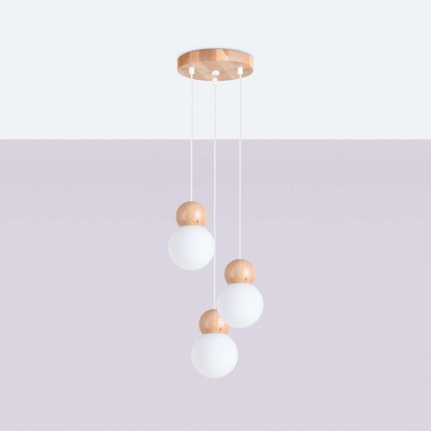 Suspension Pekka 3 en grappe verre opale et bois G9 de profil