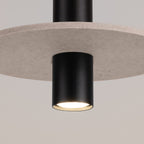 Suspension Pelta disque feutre beige et acier noir GU10, gros plan
