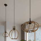 Suspension Pompelmo diamant bois naturel dans une pièce contemporaine