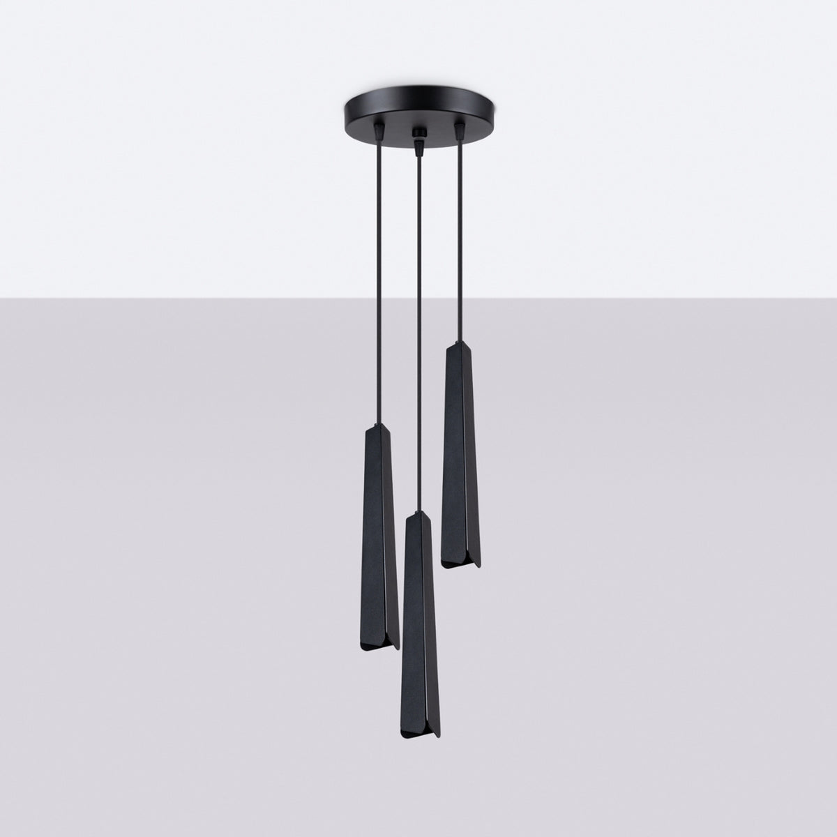Suspension Prysm 3 en grappe Métal noir sur fond gris clair