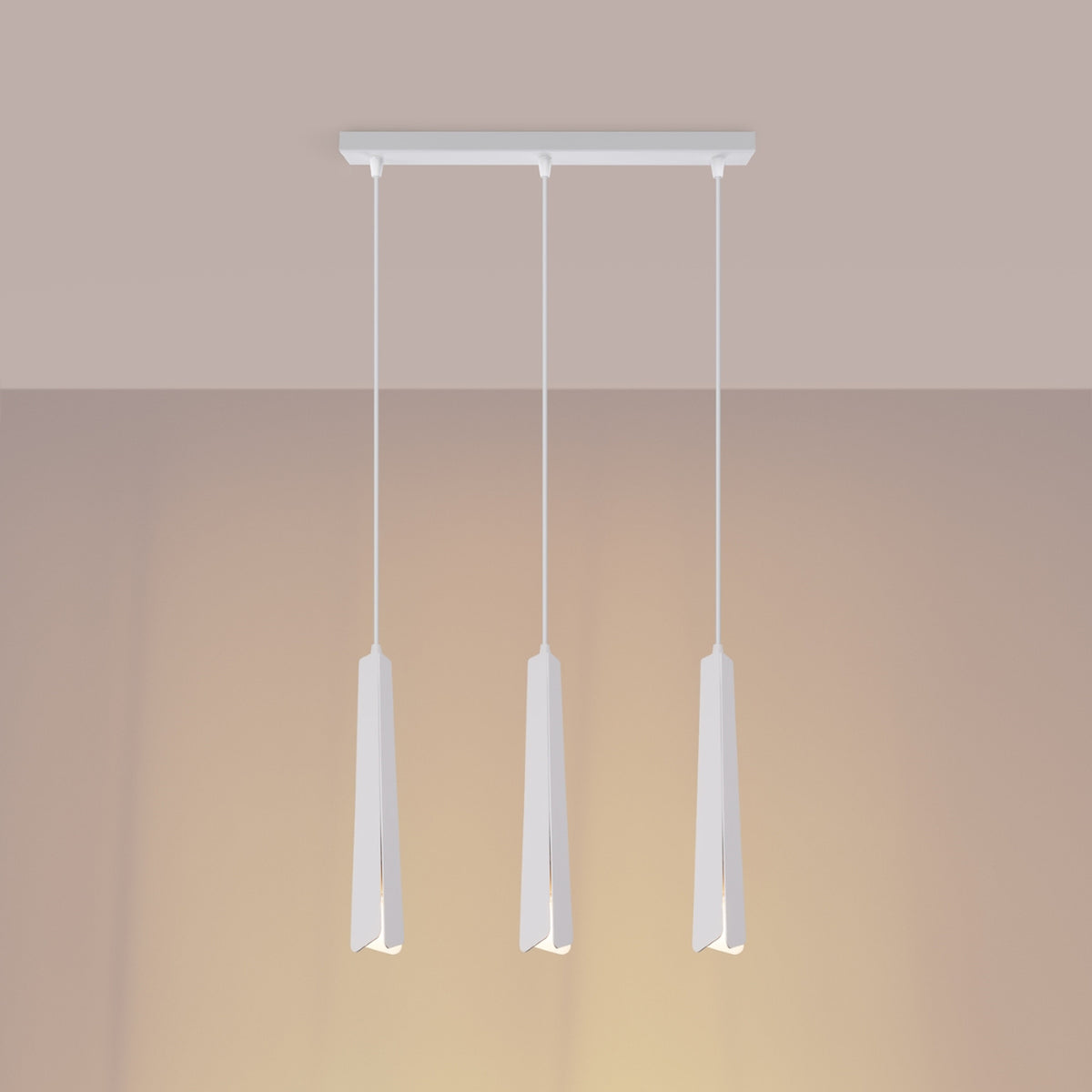 Suspension Prysm 3 en ligne Métal blanc allumée avec la lumière dirigée vers le bas