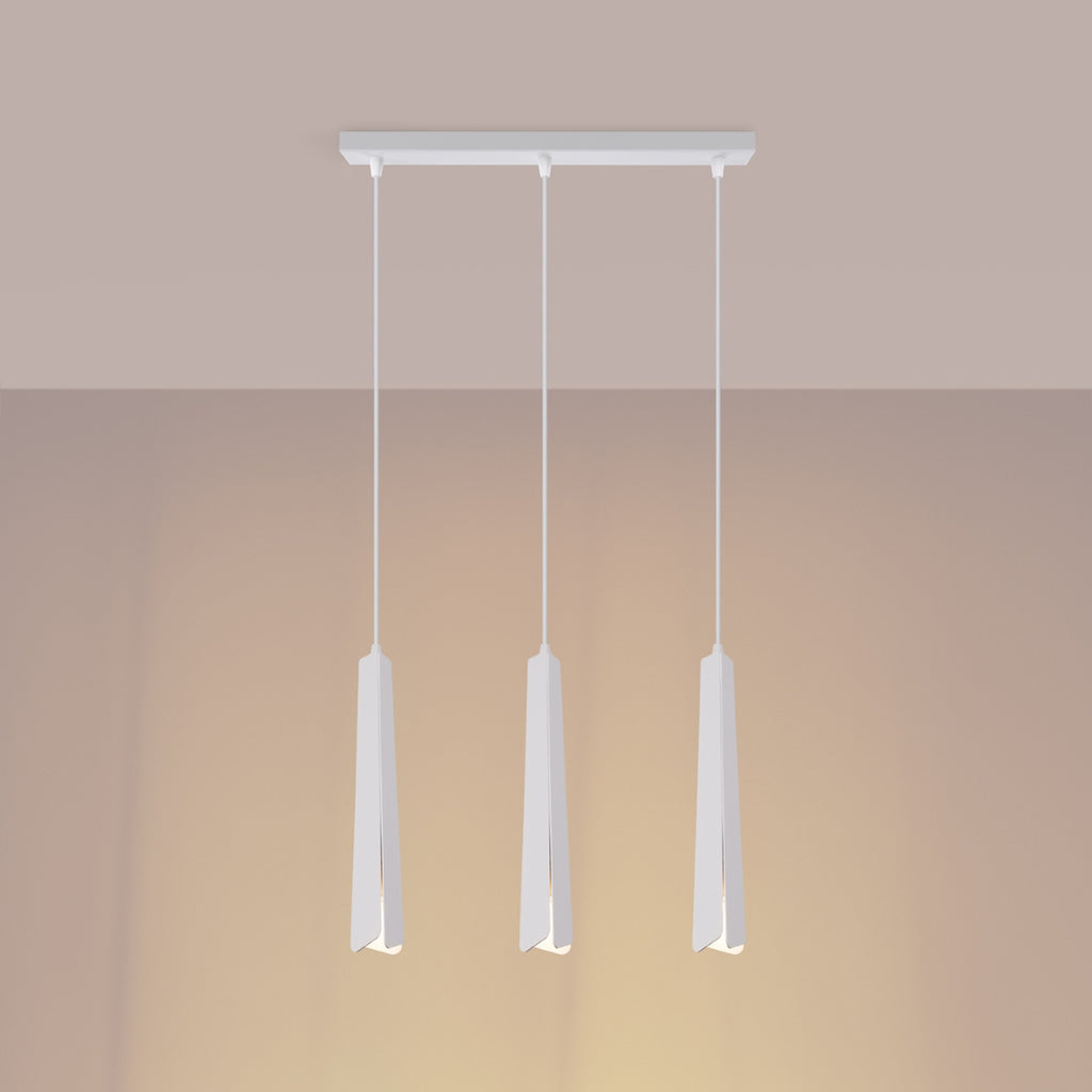 Suspension Prysm 3 en ligne métal blanc G9 allumée, faisceau dirigé vers le bas