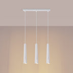 Suspension Prysm 3 en ligne métal blanc G9 allumée, faisceau dirigé vers le bas