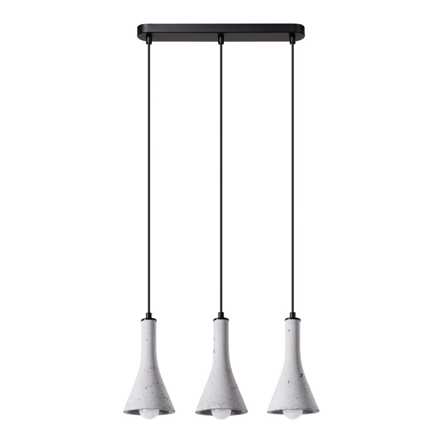 Suspension REA 3 en ligne béton gris E14, trois abat-jours entonnoir en béton gris alignés sous une barre d'acier noir, ampoules E14 apparentes