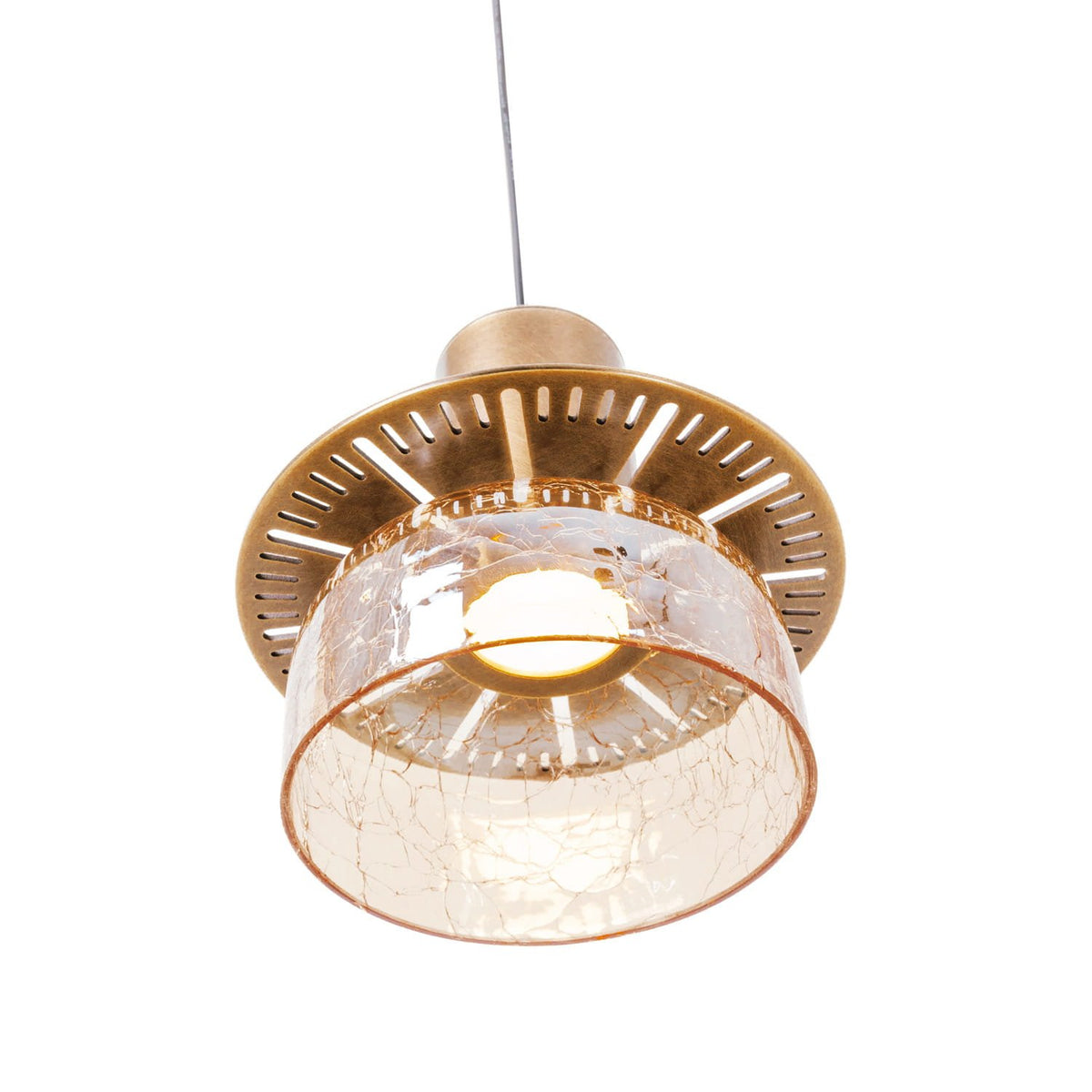 Suspension Signature A allumée vue de dessous avec son disque percé de fentes et la LED au cœur du verre craquelé