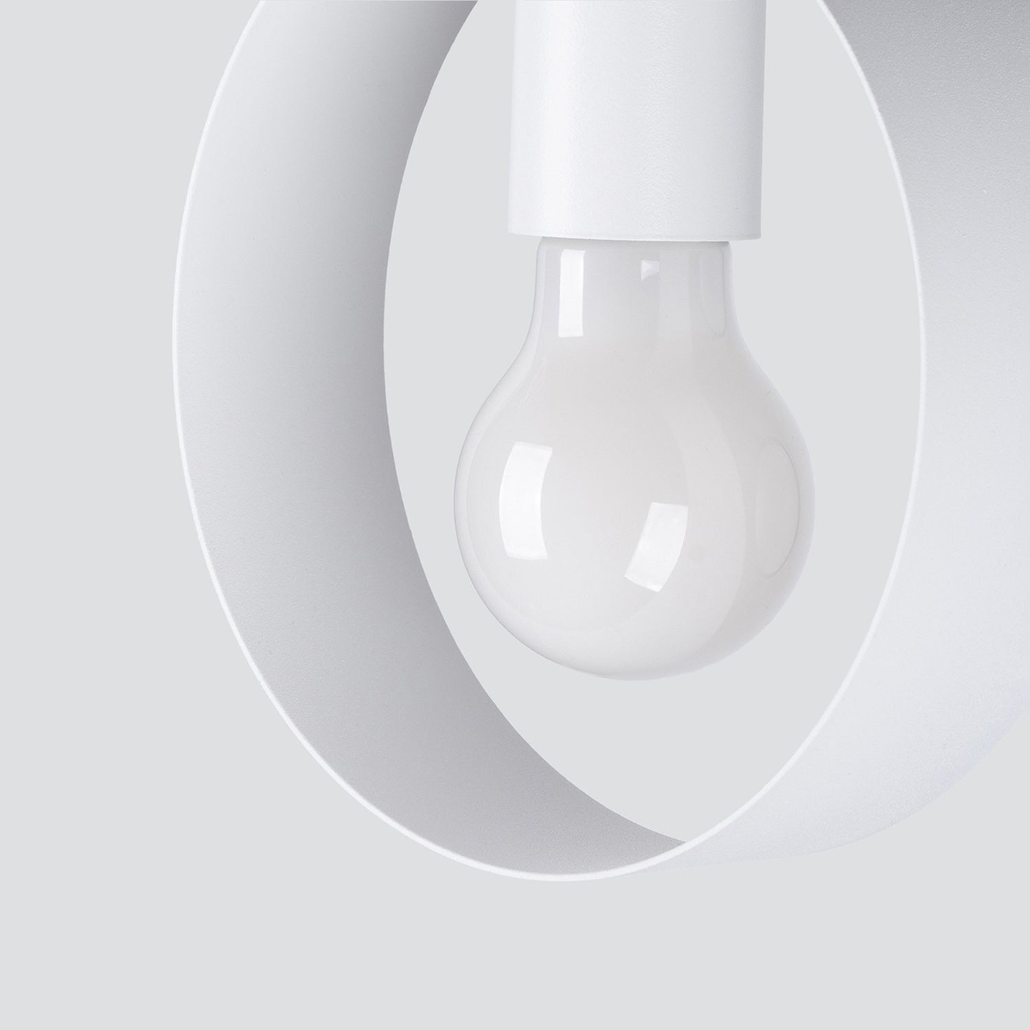 Suspension Titran 3 blanc, détail d'un anneau ouvert