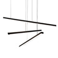 Suspension Trio III Métal noir sur fond blanc trois barres lumineuses à hauteurs et angles décalés