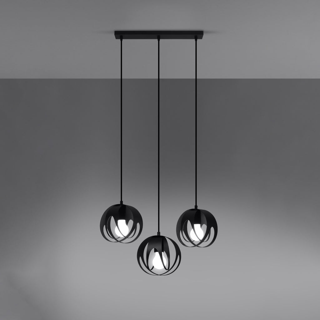 Suspension Tulos 3 en ligne noir allumé, lumière filtrée par les rubans ajourés