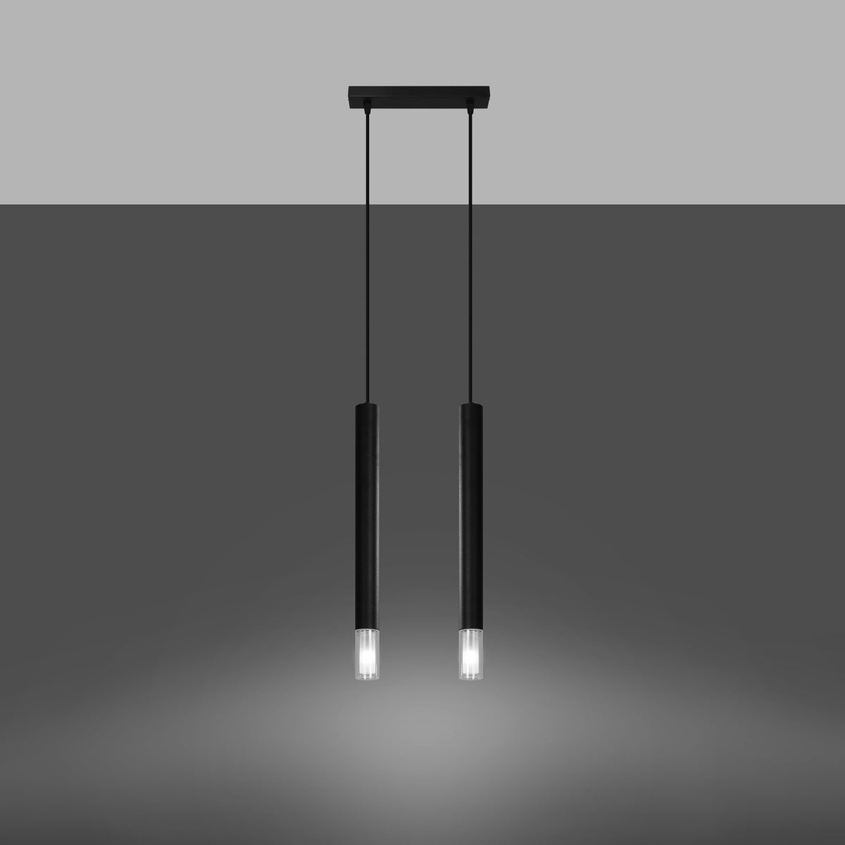 Suspension Wezyr 2 acier noir allumée avec la lumière dirigée vers le bas