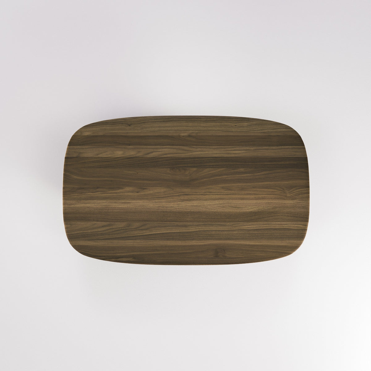 Plateau de la table à manger Amos en noyer foncé vu de dessus et ses angles arrondis